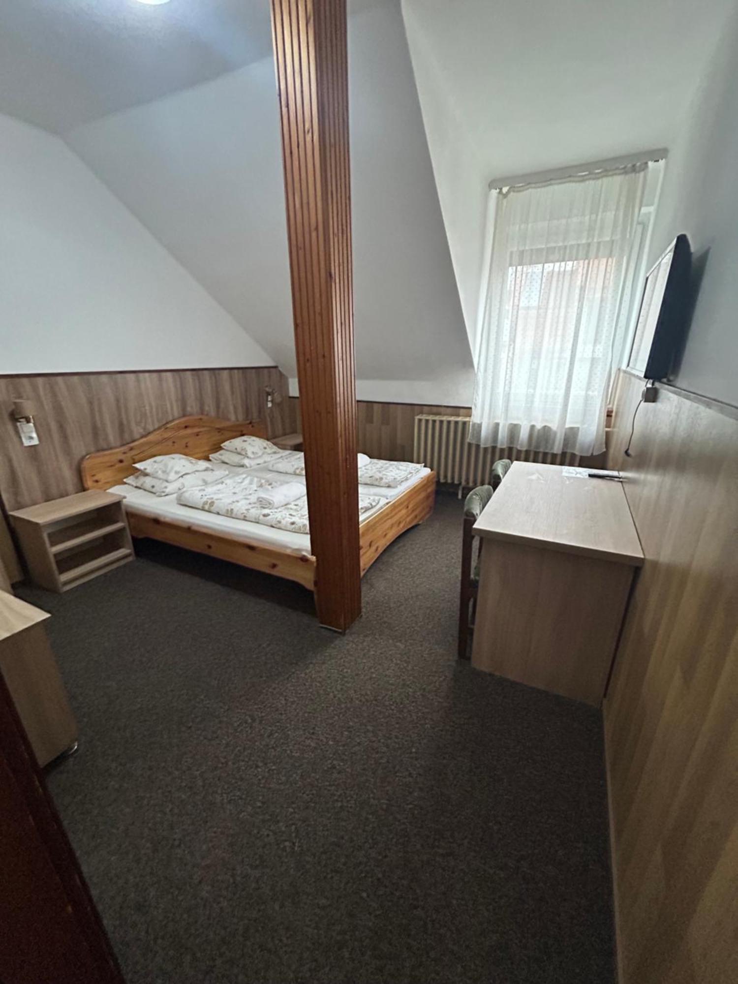 Rozsakert Panzio Hotel Nyíregyháza Eksteriør billede