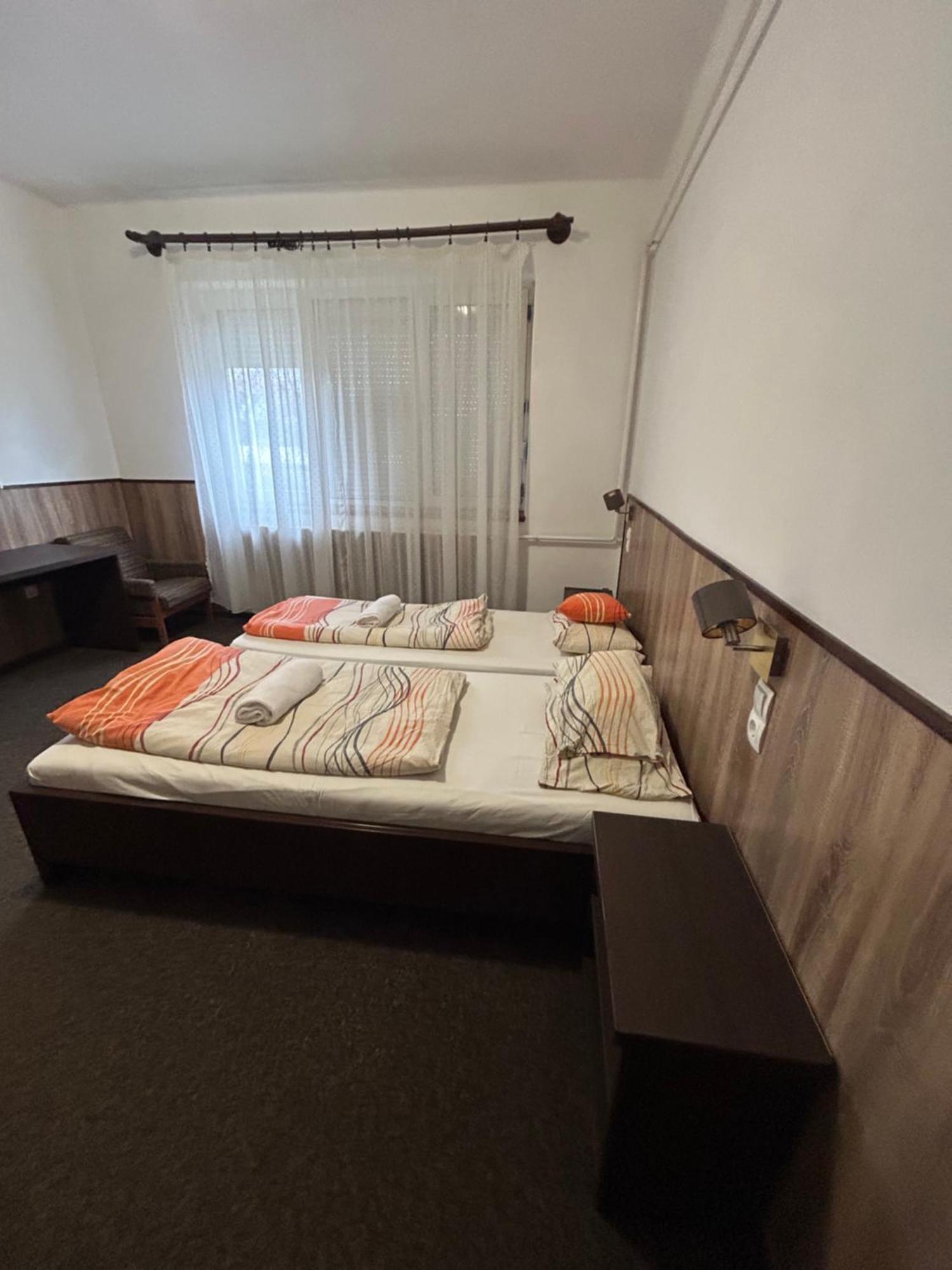 Rozsakert Panzio Hotel Nyíregyháza Eksteriør billede